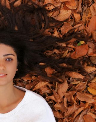 Back to... not so Black: Herbstfarben für Haar Extensions 2024.